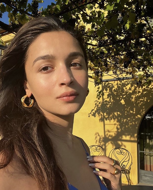 Mom-to-be Alia Bhatt flaunts pregnancy glow; shares sun-kissed selfie from babymoon 