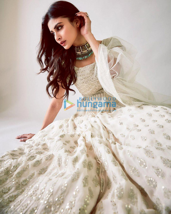 mouni roy 2 150