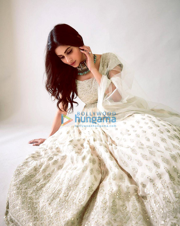mouni roy 3 123