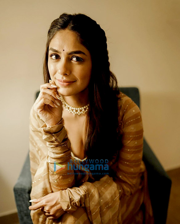 mrunal thakur 2 77