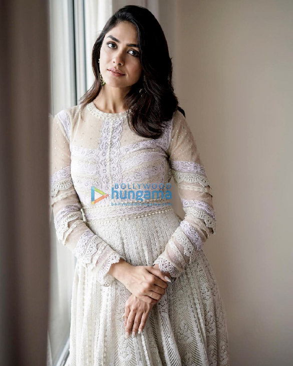 mrunal thakur 9 3