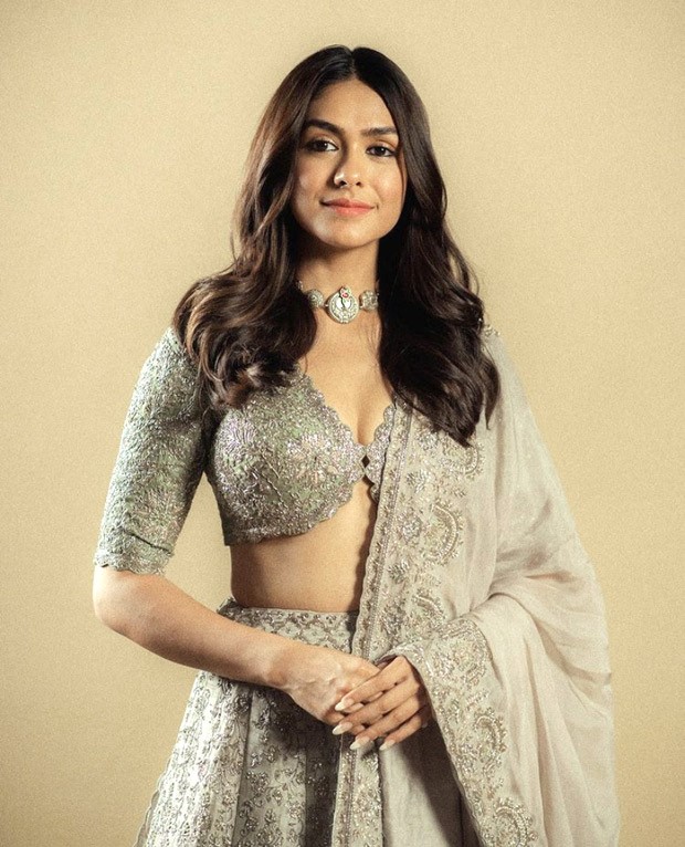 Mrunal Thakur wows in sparkly silver Jayanti Reddy lehenga for Sita Ramam promotions Mrunal Thakur wows in sparkly silver Jayanti Reddy lehenga for Sita Ramam promotions