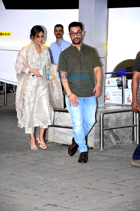 photos aamir khan and mona singh spotted at kalina airport 4