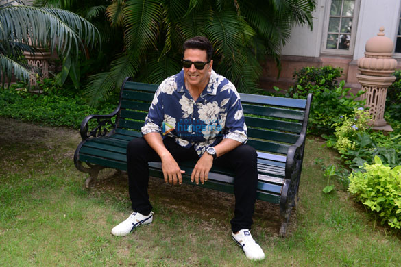photos aanand l rai and akshay kumar snapped promoting raksha bandhan in new delhi 3