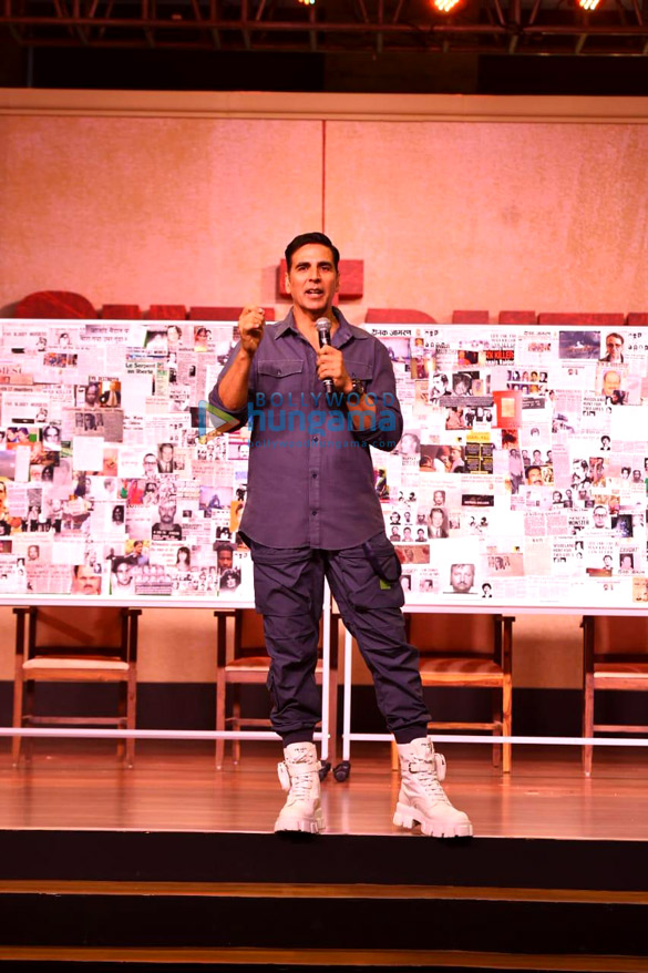 photos akshay kumar and team snapped at cuttputlli trailer launch in mumbai 1 2