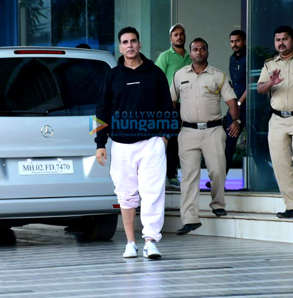 photos akshay kumar snapped in andheri 5