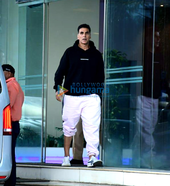 photos akshay kumar snapped in andheri 6