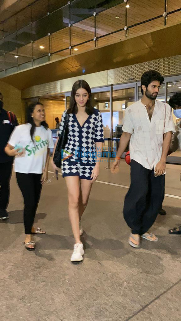 photos ananya panday and vijay deverakonda snapped at the airport 3