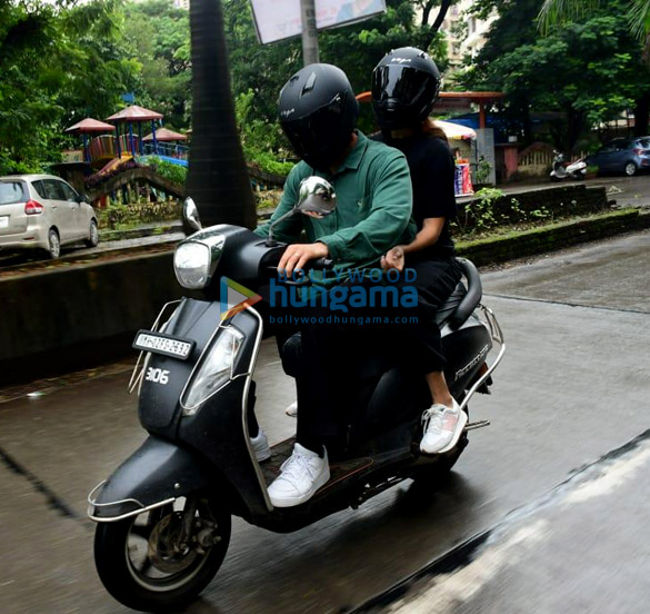 Photos Anushka Sharma and Virat Kohli snapped at on a bike ride (2)