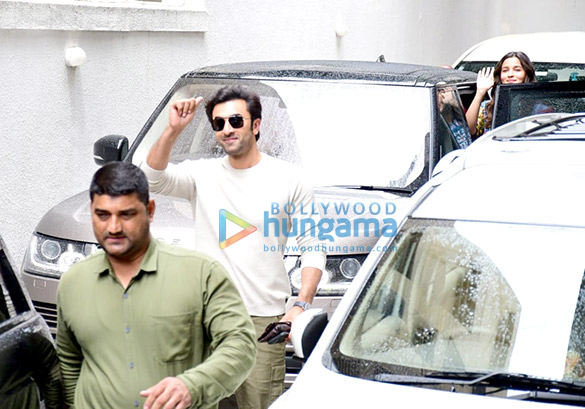 photos brahmastra stars ranbir kapoor and alia bhatt snapped at dharma productions office in khar 4