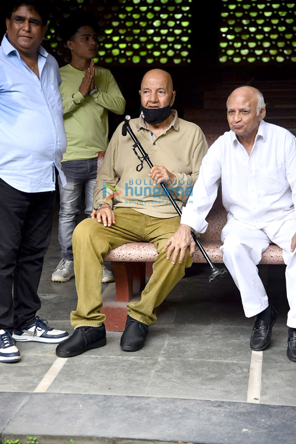 photos celebs attend the funeral of filmmaker saawan kumar tak 3
