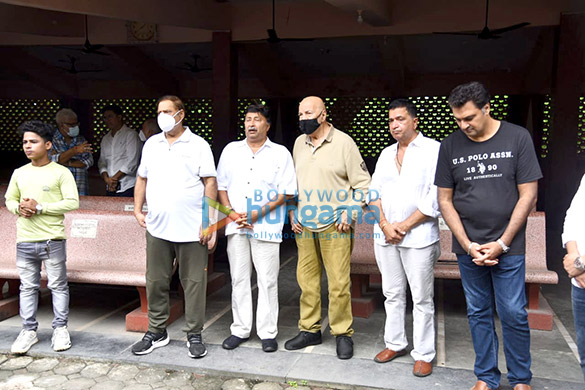 photos celebs attend the funeral of filmmaker saawan kumar tak 5