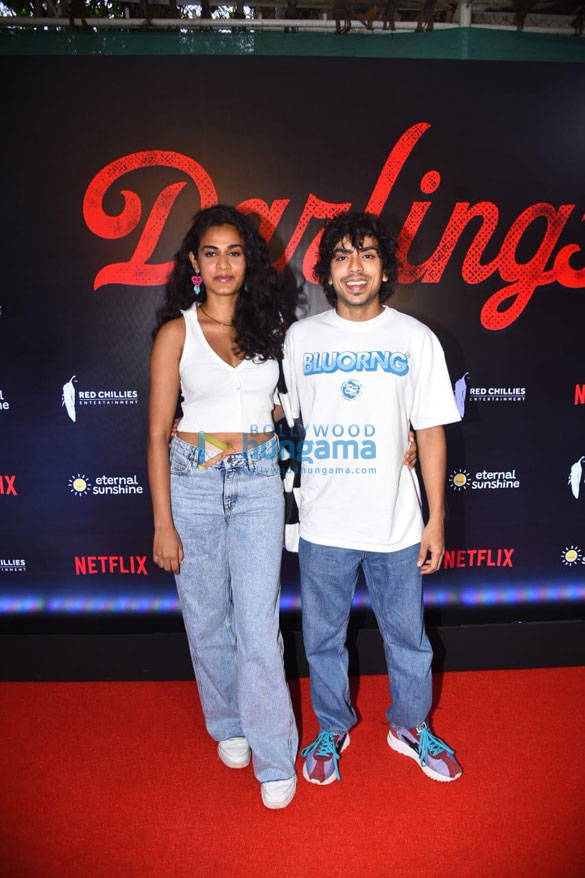 photos celebs grace the premiere of darlings 44 1