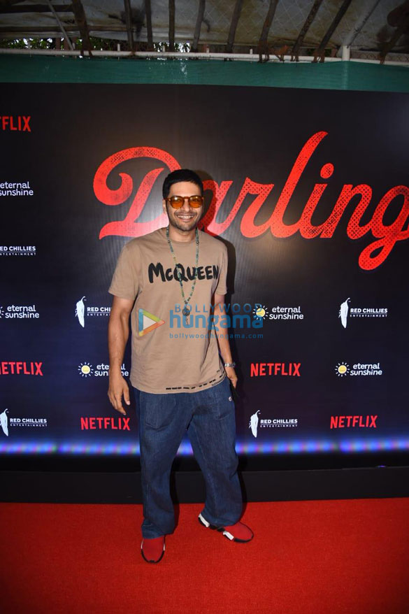 photos celebs grace the premiere of darlings 5