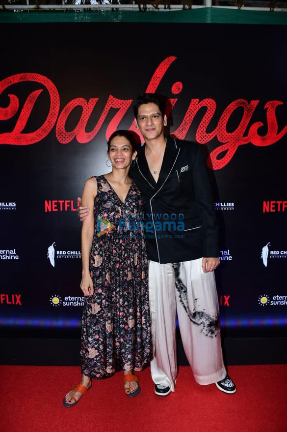 photos celebs grace the premiere of darlings 556 2