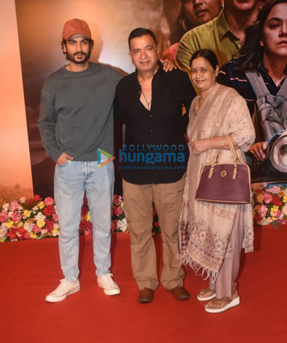 photos celebs grace the premiere of raksha bandhan 9