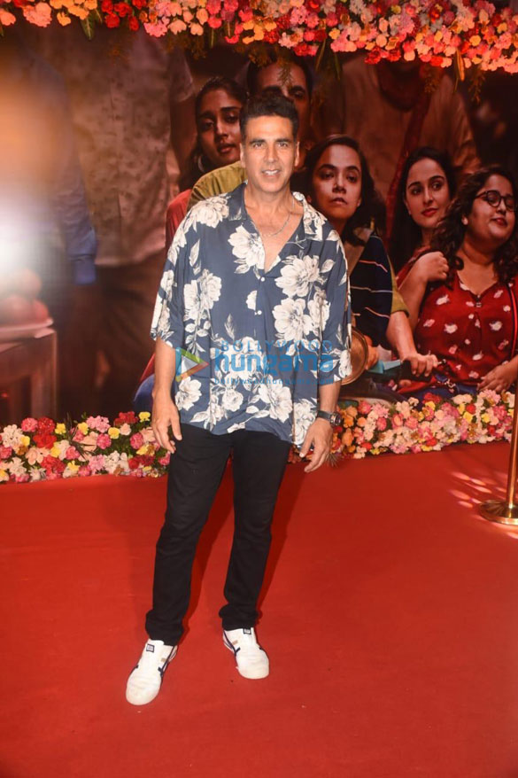 photos celebs grace the premiere of raksha bandhan more 1 4
