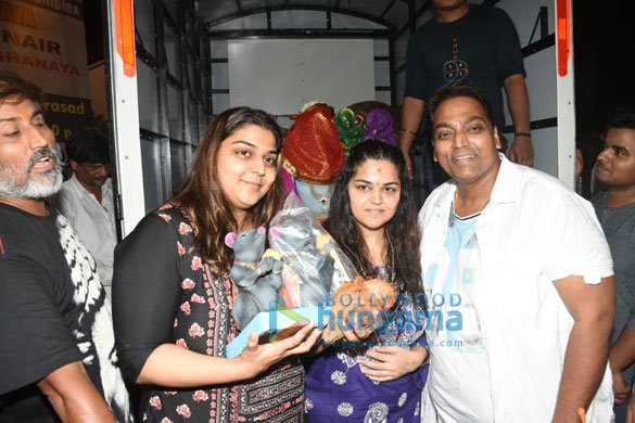 photos ganesh acharya and family bring the idol of lord ganesha home 1