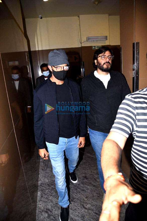 photos hrithik roshan and goldie behl snapped at pvr juhu 1