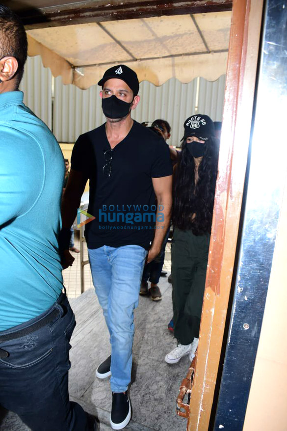 photos hrithik roshan and saba azad snapped at special preview of vikram vedha at pvr juhu 2