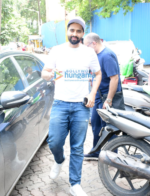photos jackky bhagnani and rakul preet singh spotted outside a cafe in bandra 3