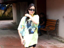 Photos: Janhvi Kapoor and Dhvani Bhanushali spotted at the gym