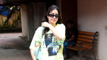 Photos: Janhvi Kapoor and Dhvani Bhanushali spotted at the gym