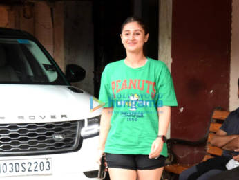 Photos: Janhvi Kapoor and Dhvani Bhanushali spotted at the gym