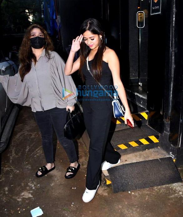 photos jannat zubair rahmani snapped with her mother outside tip toe salon in juhu 4