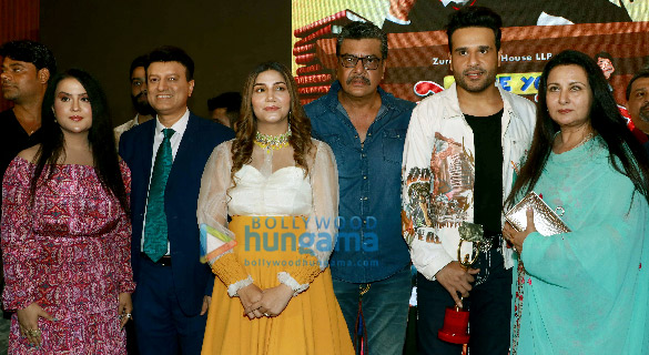 photos javed akhtar isha koppikar and others snapped at love you loktantra launch 3