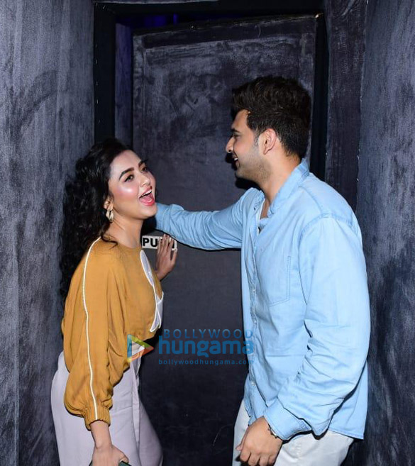 photos karan kundra and tejasswi prakash snapped at the screening of do baaraa 3