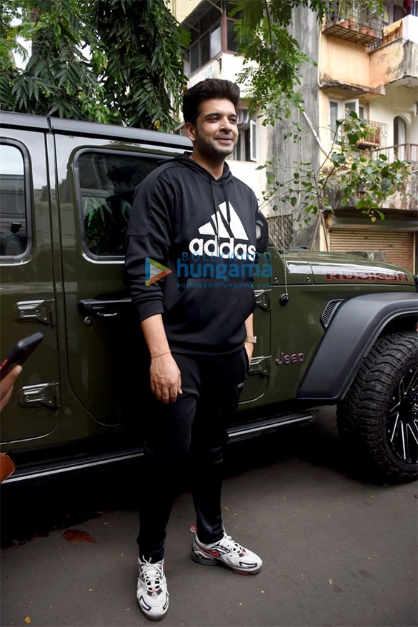 photos karan kundrra snapped at the gym in juhu 3