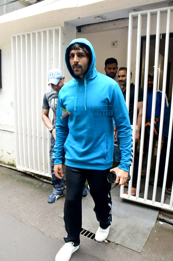 Photos: Kartik Aaryan, Saiee Manjrekar and Karan Kundrra snapped in Juhu