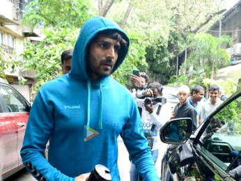 Photos: Kartik Aaryan, Saiee Manjrekar and Karan Kundrra snapped in Juhu