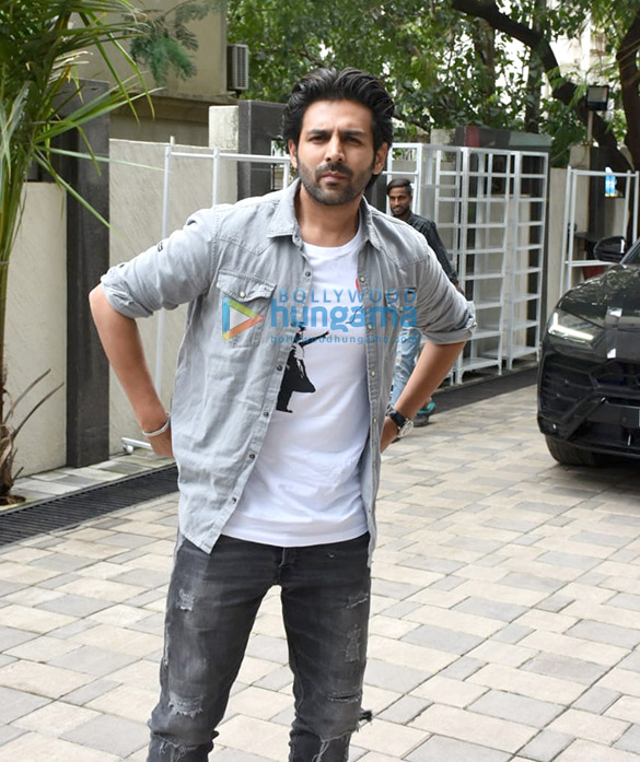 photos kartik aaryan snapped at the t series office in andheri 3 2