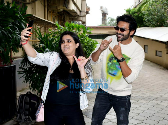 photos kartik aaryan snapped in andheri 3 15