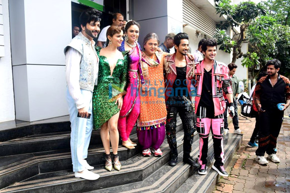photos madhuri dixit karan johar nora fatehi maniesh paul and contestants snapped on the sets of jhalak dikhhla jaa 6