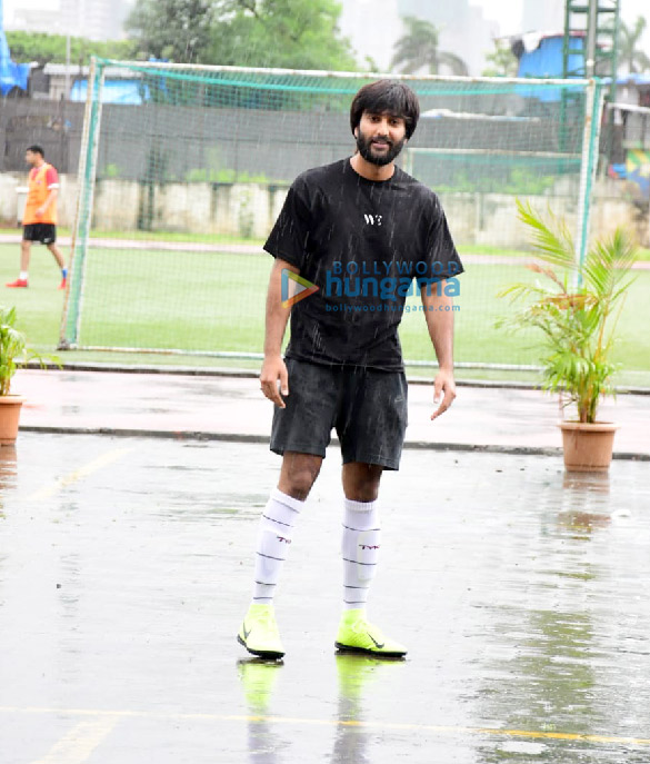 photos meezaan jafri and bunty walia snapped during a football match in bandra 4