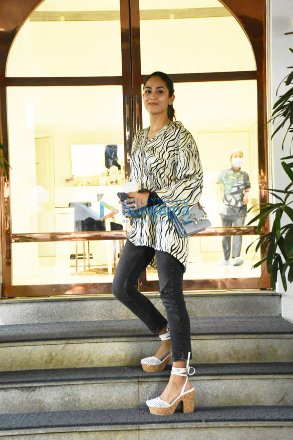 Photos: Mira Kapoor snapped in Bandra Photos: Mira Kapoor snapped in Bandra
