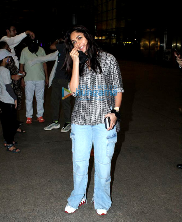photos mrunal thakur rashmika mandanna and deepika singh snapped at the airport 4