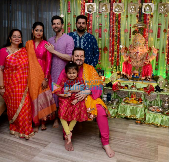 photos neil nitin mukesh snapped during ganpati celebrations at home 4