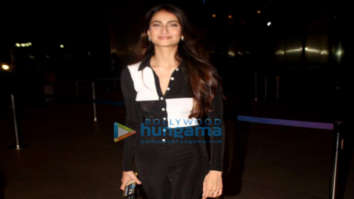 Photos: Palak Tiwari and Sunny Leone snapped at the airport