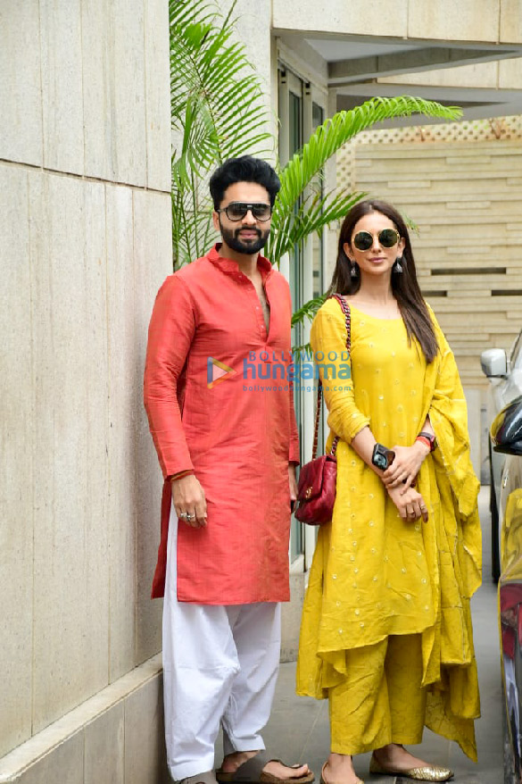 Photos: Rakul Preet Singh and Jackky Bhagnani snapped in Juhu Photos: Rakul Preet Singh and Jackky Bhagnani snapped in Juhu