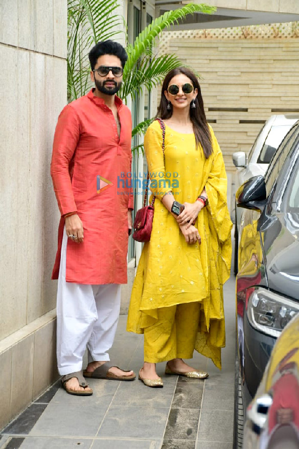 photos rakul preet singh and jackky bhagnani snapped in juhu 4