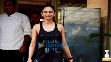 Photos: Rakul Preet Singh and Jackky Bhagnani snapped outside a cafe in Bandra