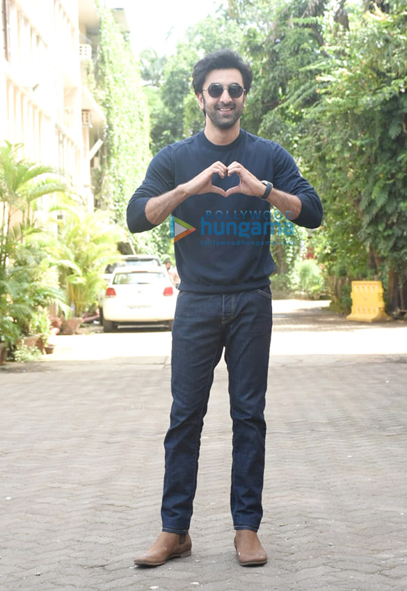 photos ranbir kapoor and alia bhatt spotted at mehboob studio as they promote their film brahmastra part one shiva 4