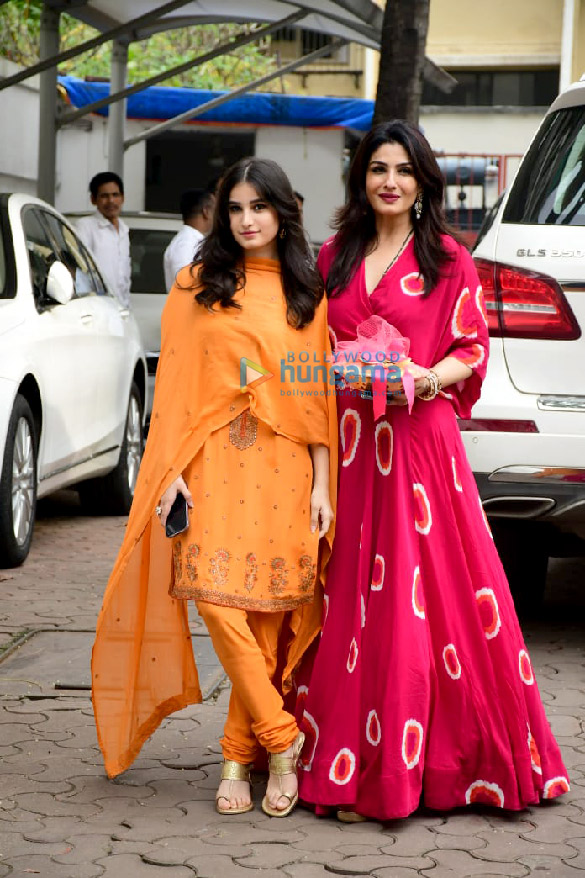 photos raveena tandon palash muchhal and others snapped visiting shilpa shettys house for ganpati 1