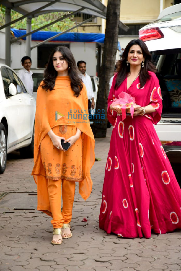 photos raveena tandon palash muchhal and others snapped visiting shilpa shettys house for ganpati 4