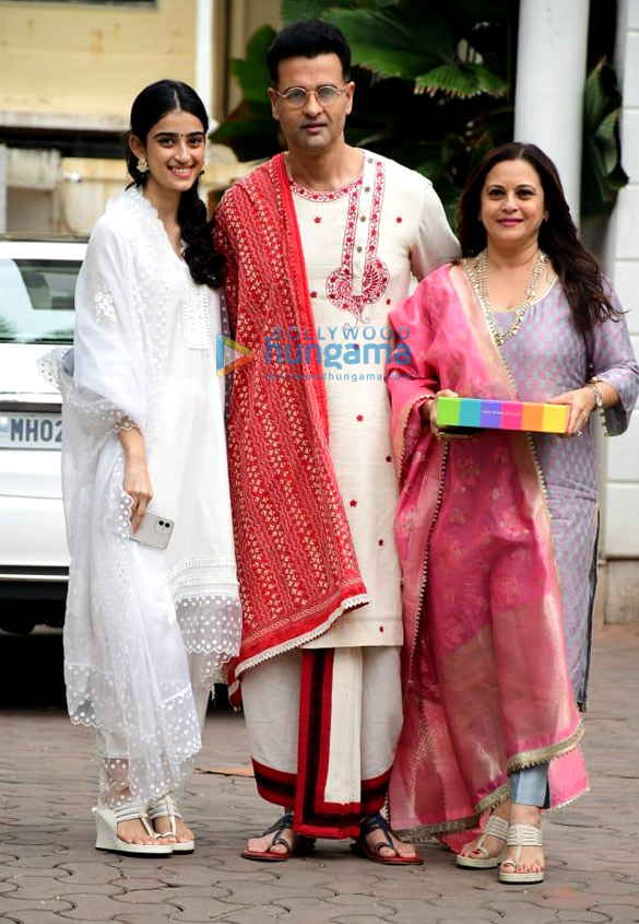 photos raveena tandon palash muchhal and others snapped visiting shilpa shettys house for ganpati 2 2