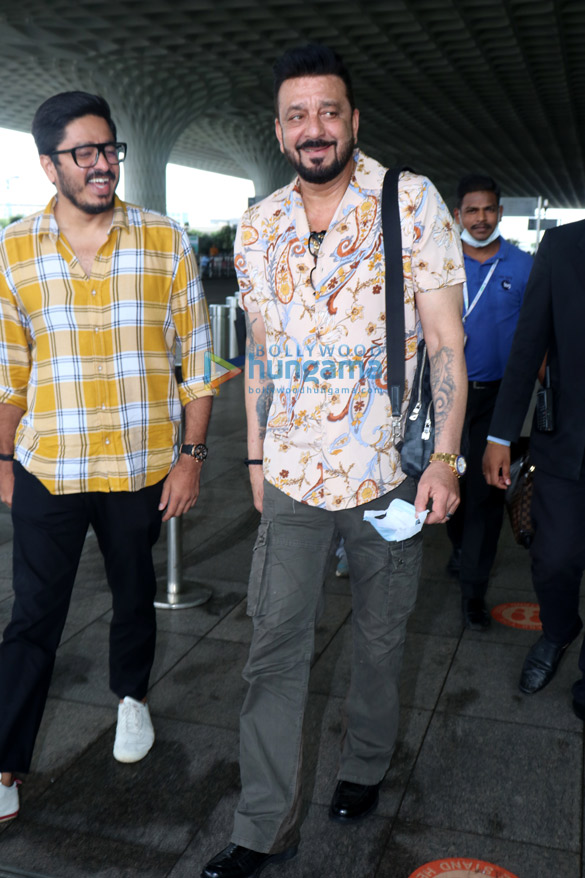 photos sanjay dutt and raveena tandon snapped at the airport 963 2